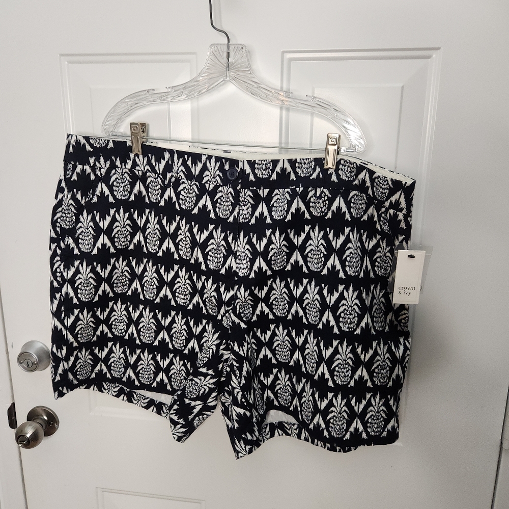 NWT Crown & Ivy‎ Pineapple Shorts  Plus Size 20W